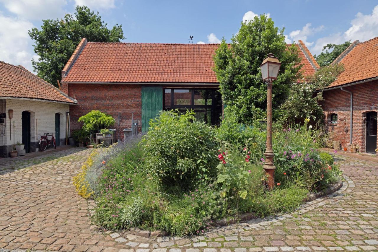 Letabli Hotell Ennetieres-en-Weppes Exteriör bild