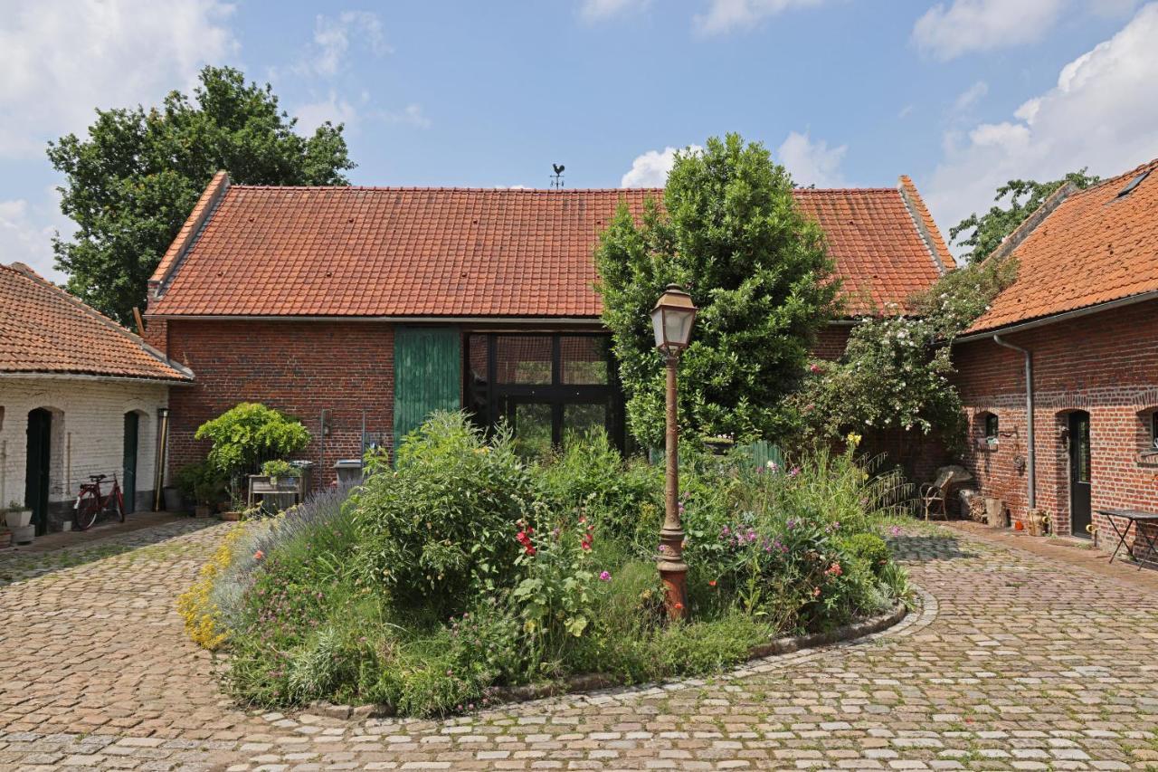 Letabli Hotell Ennetieres-en-Weppes Exteriör bild